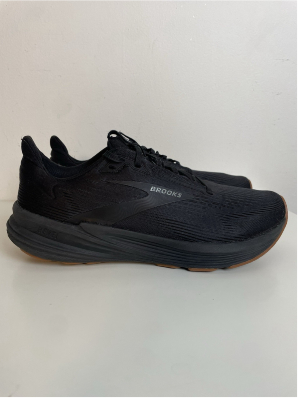 Brooks Revel 8 Running Shoes Mens Size 9.5 Medium D Black Gym Walking Sneakers